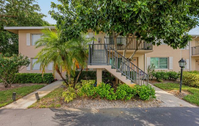 2 beds, 2 baths, $2,100, Unit Unit 18