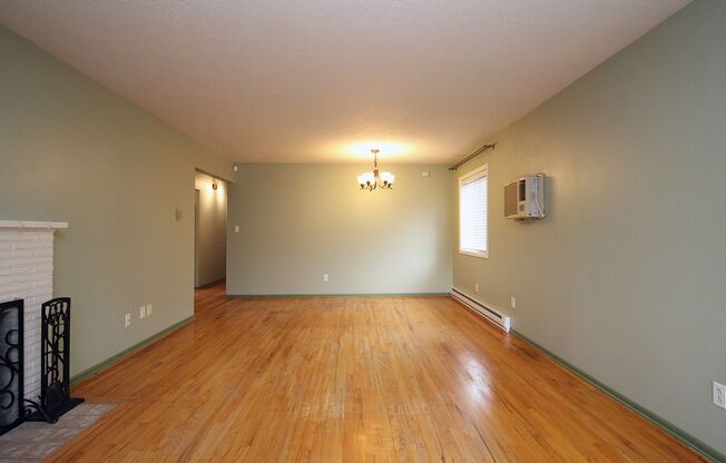 3 Bedroom SE Portland Ranch w/Nice Yard & Updates- Minutes to SE Woodstock Shopping & Dining