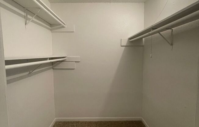 1 bed, 1 bath, 710 sqft, $960, Unit 122