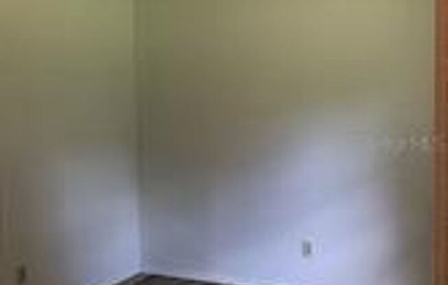 2 beds, 1.5 baths, 839 sqft, $1,300, Unit "B"