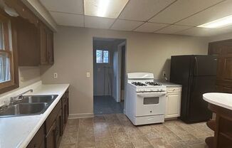 2 beds, 1 bath, $899