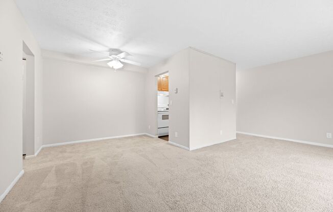 2 beds, 1 bath, 800 sqft, $1,100, Unit 379-206