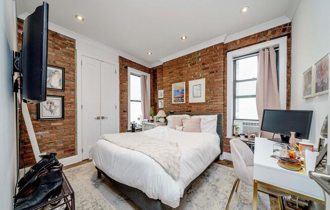 37 KING ST