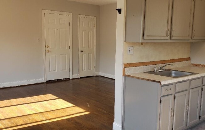 2 beds, 1 bath, $1,332, Unit 302