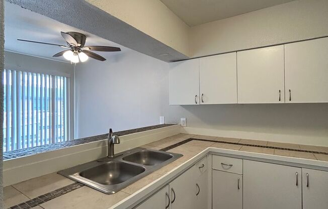 1 bed, 1 bath, $750, Unit MA935