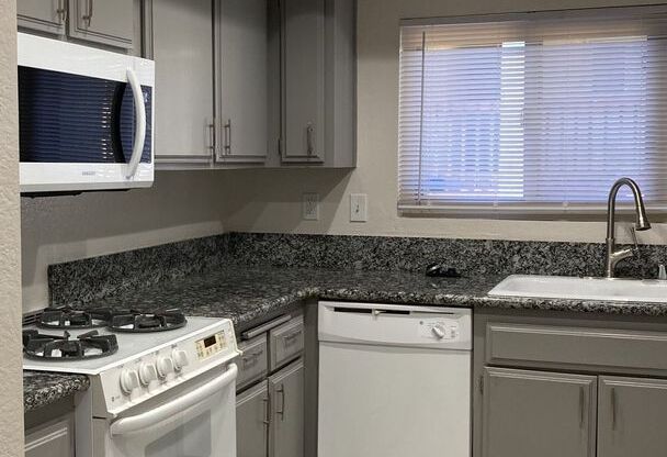 2 beds, 2 baths, $2,595, Unit # 205