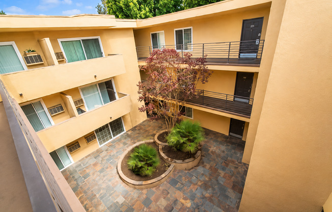 Studio, 1 bath, 450 sqft, $1,595, Unit 313