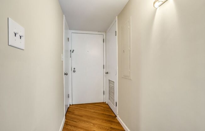 1 Bedroom Meridian Hill Oasis - Parking Included! Between Admo, U Street, and Columbia Heights! Pets Welcome!