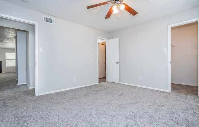 Oak Tree Village Bedroom (3 Bedroom)