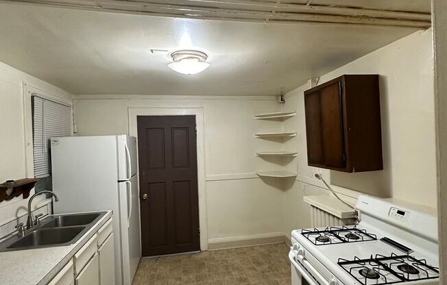 3 beds, 1 bath, 900 sqft, $2,675, Unit 3