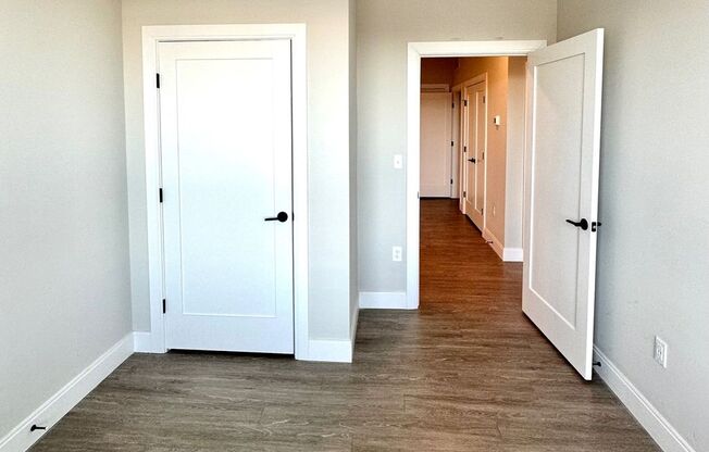 2 beds, 1 bath, 915 sqft, $3,425, Unit Unit 402