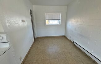 Studio, 1 bath, 300 sqft, $750, Unit 12