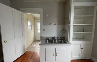 2 beds, 1 bath, $900