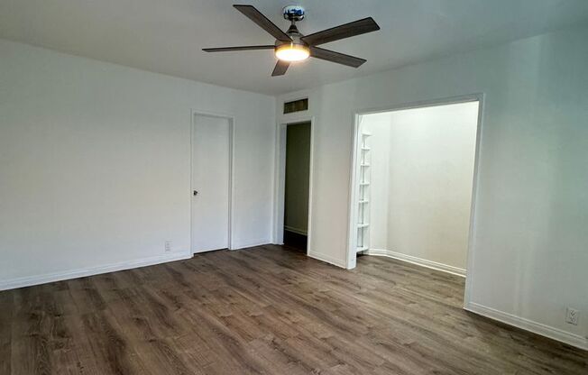 Studio, 1 bath, 300 sqft, $1,250, Unit 18