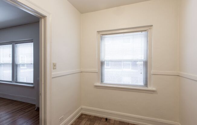 1 bed, 1 bath, 700 sqft, $999, Unit 33-209