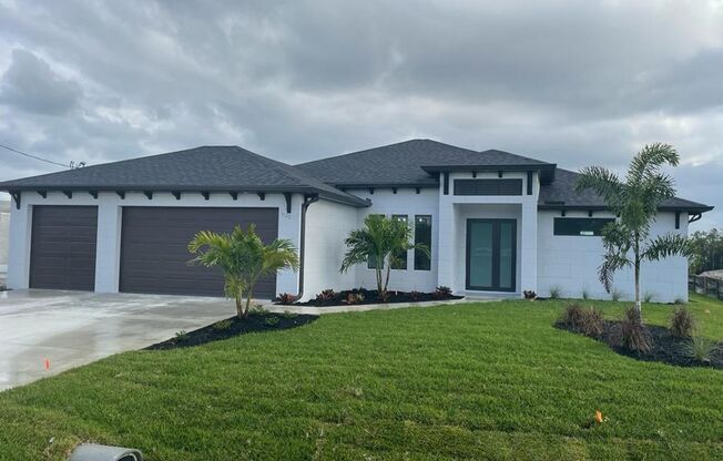 Beautiful new construction Pool House in Cape Coral!3BR+Den+2Bath.Available now!