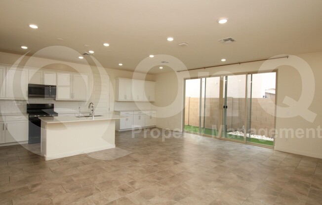 943 E DANBURY DR