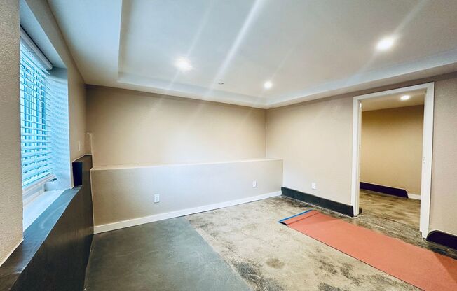 1 bed, 1 bath, 700 sqft, $1,950, Unit 2710 Madera Ave