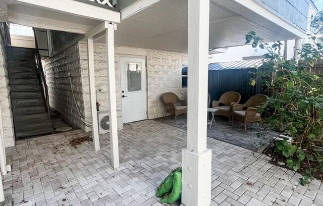 MOVE IN SPECIAL !! COZY 1/1  CONVENIENTLY LOCATED CLOSE TO DOWNTOWN ST. PETERSBURG