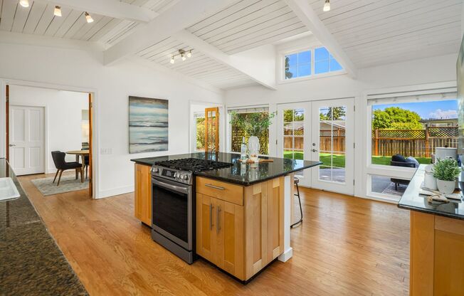 4 beds, 2.5 baths, $6,300