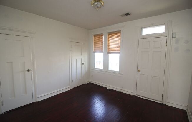 3 beds, 1 bath, $1,695, Unit # 324