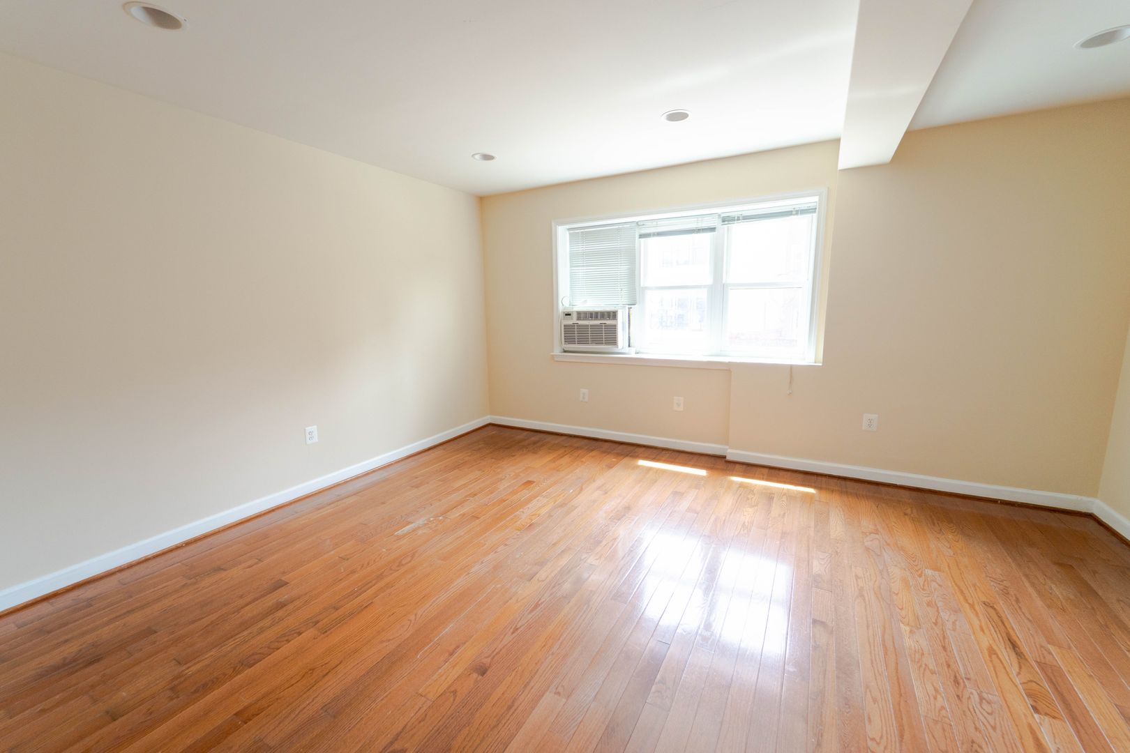 Spacious 1 BD 2 BA Apartment in the Historic Shaw Neighborhood