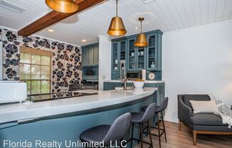 2 Windrush Bay Dr