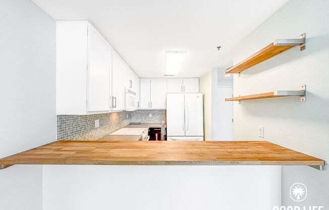 Beautiful Studio in North Park with Walk-In Closet, Private Balcony & In-Unit Laundry