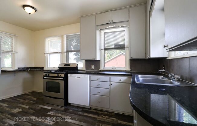 MOVE IN SPECIAL $500 OFF FIRST MONTHS RENT! 5 Bedroom, 2 bath home!