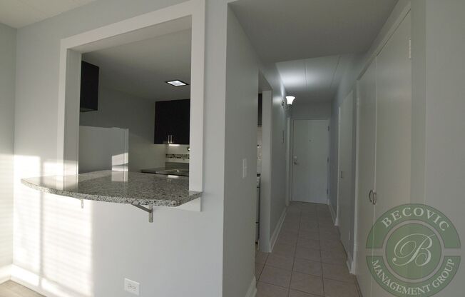 Studio, 1 bath, 359 sqft, $1,340, Unit 4E