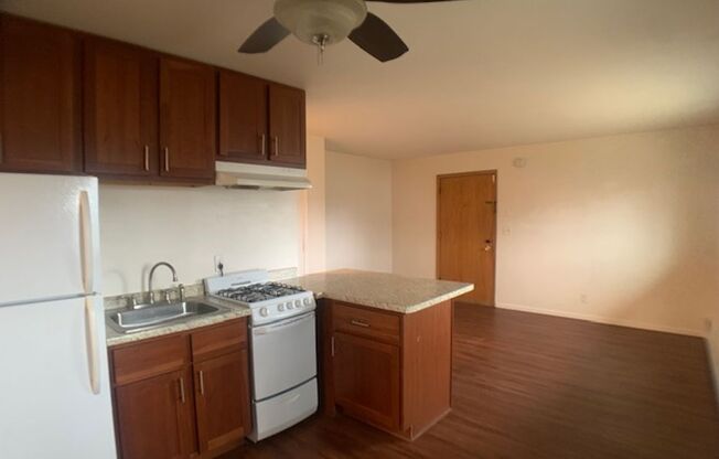 1 bed, 1 bath, 650 sqft, $850, Unit Unit 4