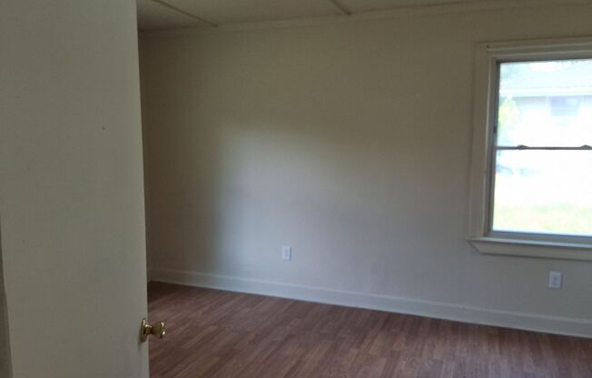 3 beds, 1 bath, $1,505