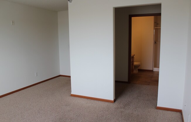3 beds, 2 baths, 1,285 sqft, $1,425, Unit 323