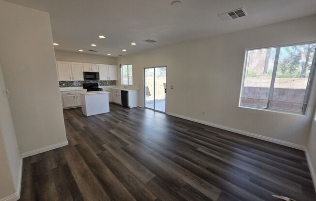 Beautiful 2 Story Home in Mountains Edge.