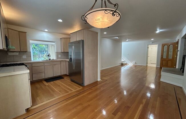 2 Bed, 2.5 Bath Walnut Creek Home – Peaceful Garden Setting & Utilities Paid!