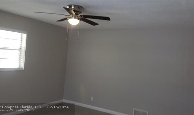 1630 N 25 AVE