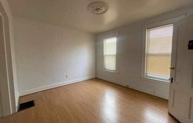 2 beds, 1 bath, 1,600 sqft, $2,200, Unit 113 Winchester Ave Unit 1