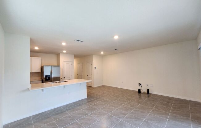 GREAT LOCATION! AMAZING BRAND-NEW 3 BEDROOM TOWNHOUSE!