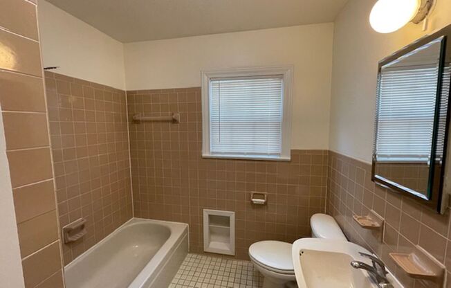 2 beds, 1 bath, $1,895