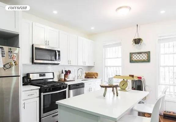 110 LINWOOD DUPLEX GDN ST
