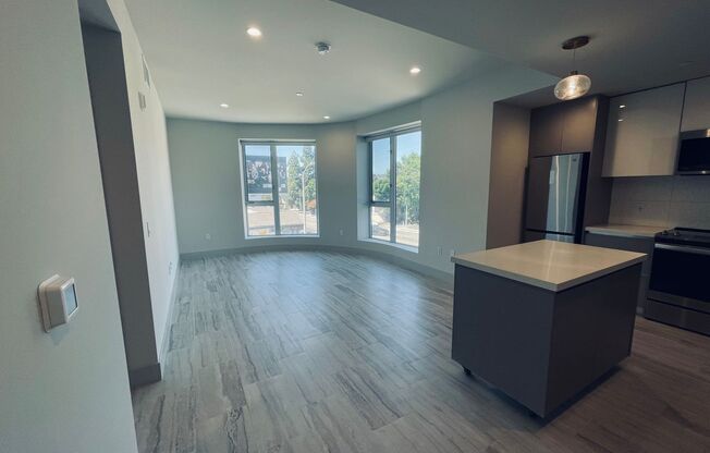 1 bed, 1 bath, 717 sqft, $2,520