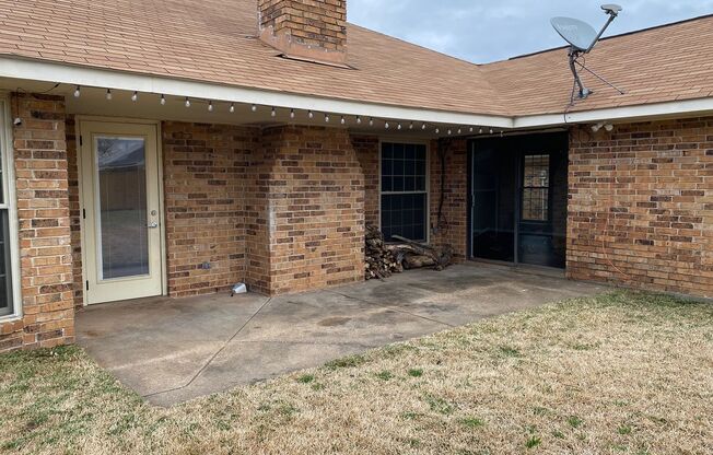 3 beds, 2 baths, $1,600