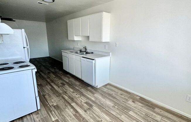 2 beds, 1 bath, 810 sqft, $1,299, Unit 74