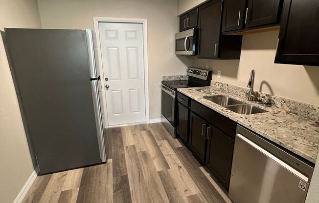 2 beds, 1 bath, 875 sqft, $1,895, Unit Unit B