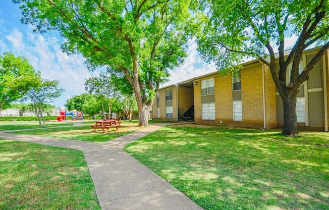 2 beds, 1.5 baths, $1,150, Unit 2053