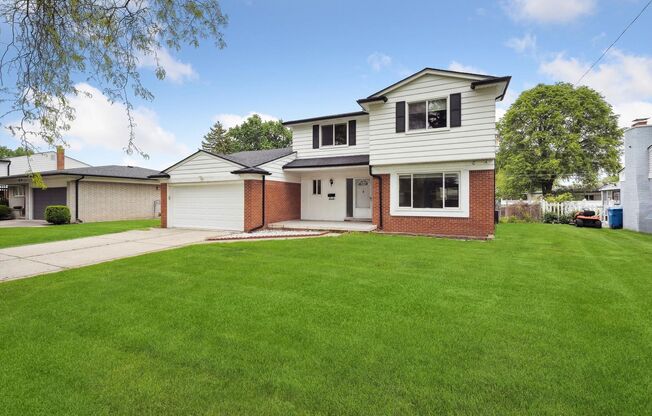 Move-In Ready 4 bedroom, 3 bathroom Home in Warren, Michigan