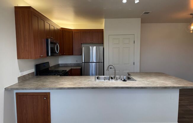 1 bed, 1 bath, 800 sqft, $1,625, Unit E5