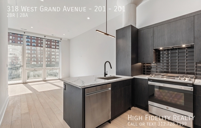 318 W GRAND AVE
