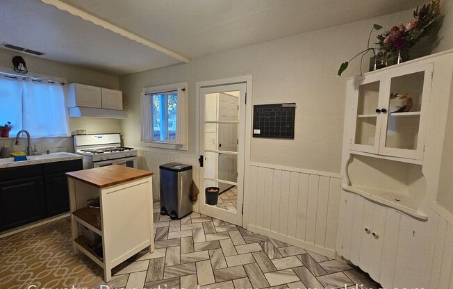 3 beds, 1 bath, $1,995