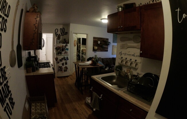 2 beds, 1 bath, $2,400, Unit 4